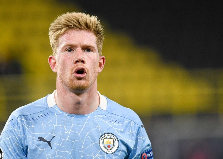 欧文突破防守送出关键助攻