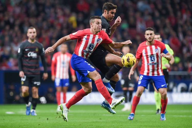 足球位置选择全指南（足球各位置选择一览）