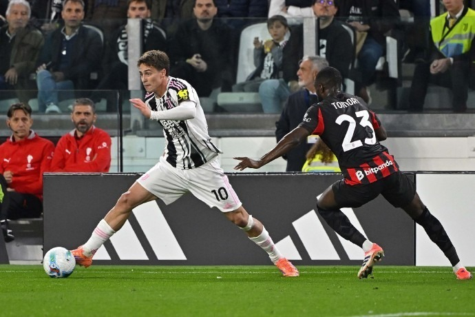 连进五球！巴萨5-3翻盘，悍将戴帽，西甲狂飙6连胜，稳住头名位置（巴萨5-3逆转连轰五球，悍将戴帽，西甲六连胜稳居榜首）