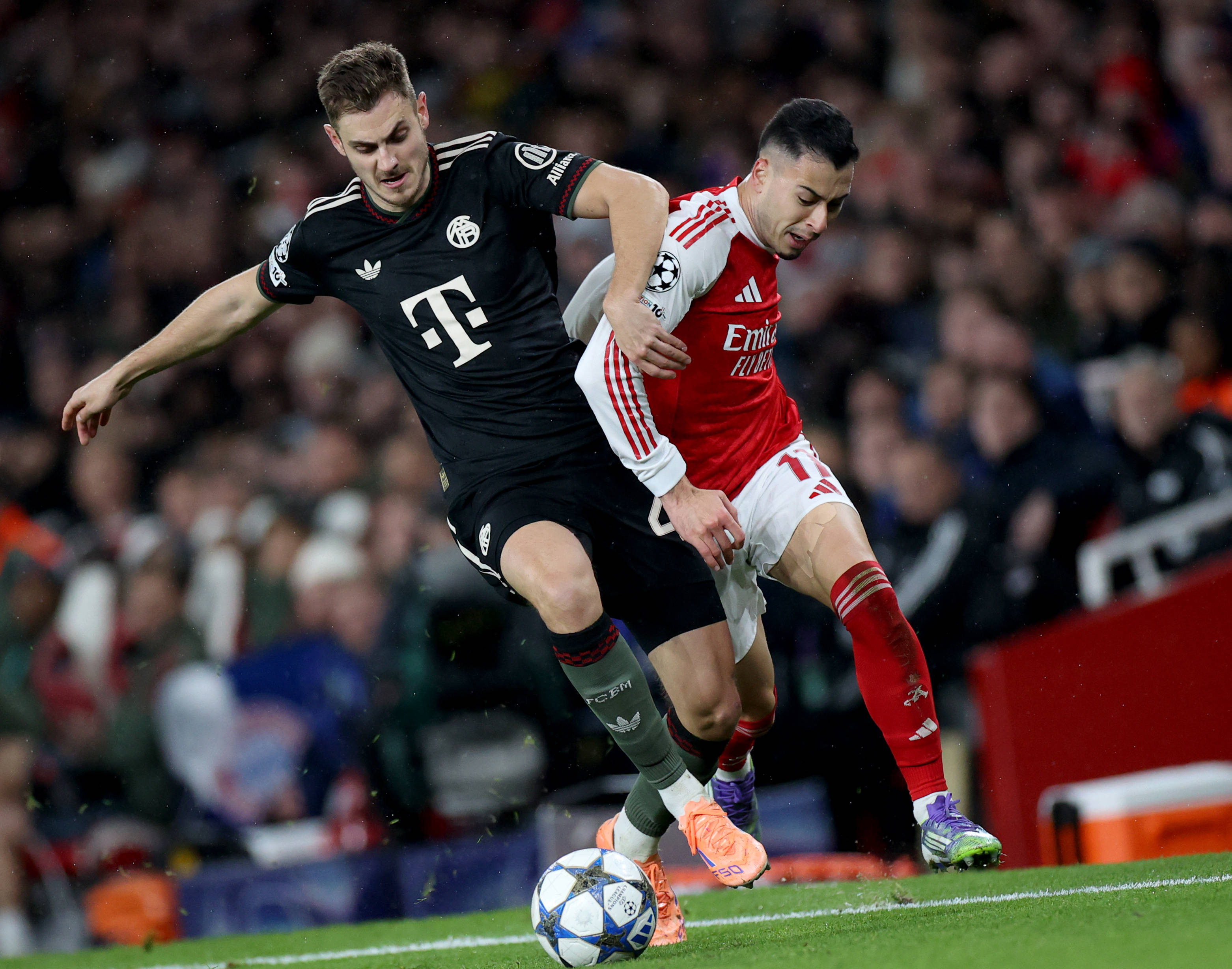 詹姆斯末节连得10分+致命抢断，湖人112-108险胜76人，40岁传奇再创历史纪录