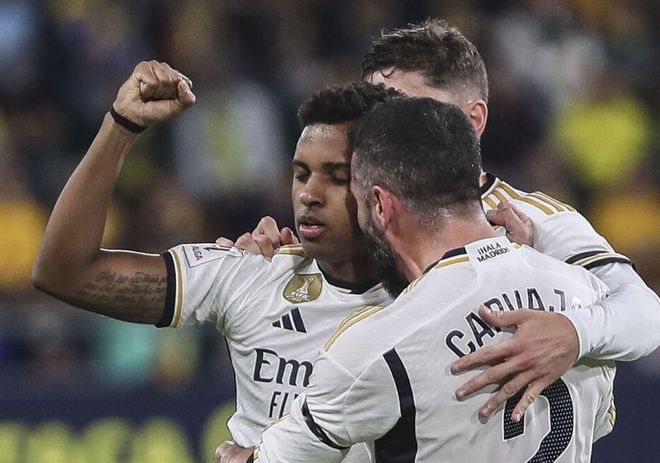 迈克·布朗：哈特整晚防字母哥都非常拼，唐斯进攻篮板很关键