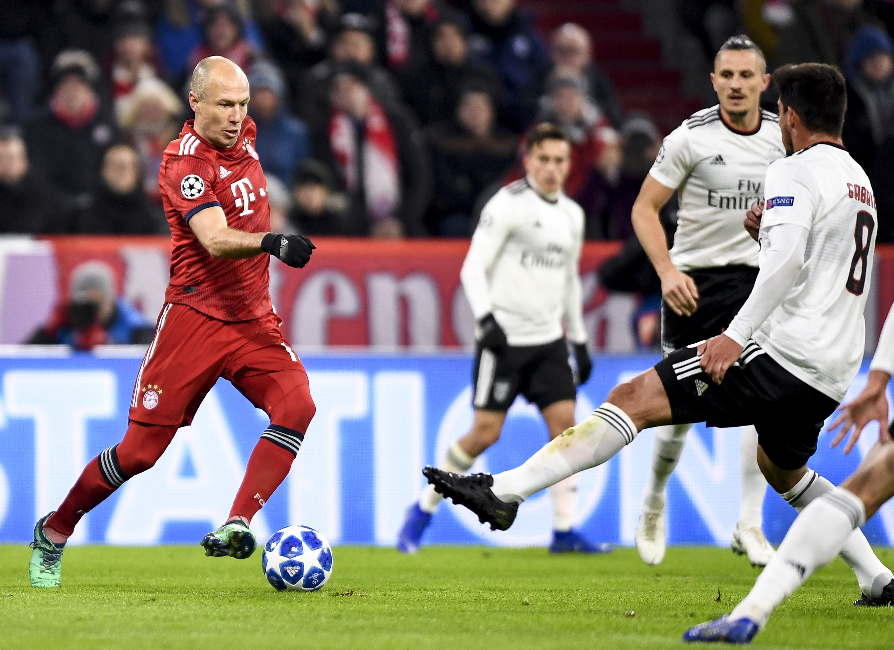 米体：姆希塔良、达米安回归训练，邓弗里斯仍在接受治疗（米体：姆希塔良、达米安已复训，邓弗里斯仍在治疗中）