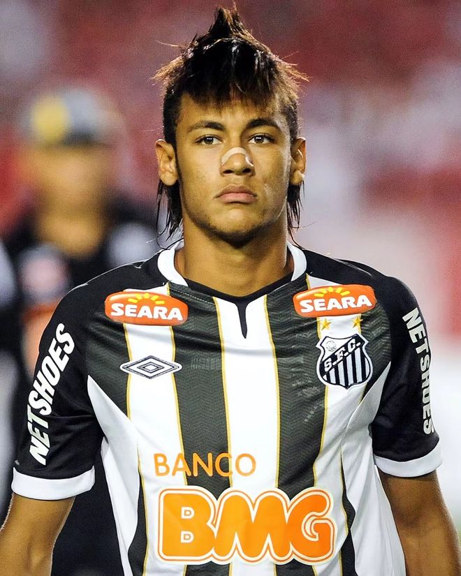 前锋连续两轮破门，全队士气高涨