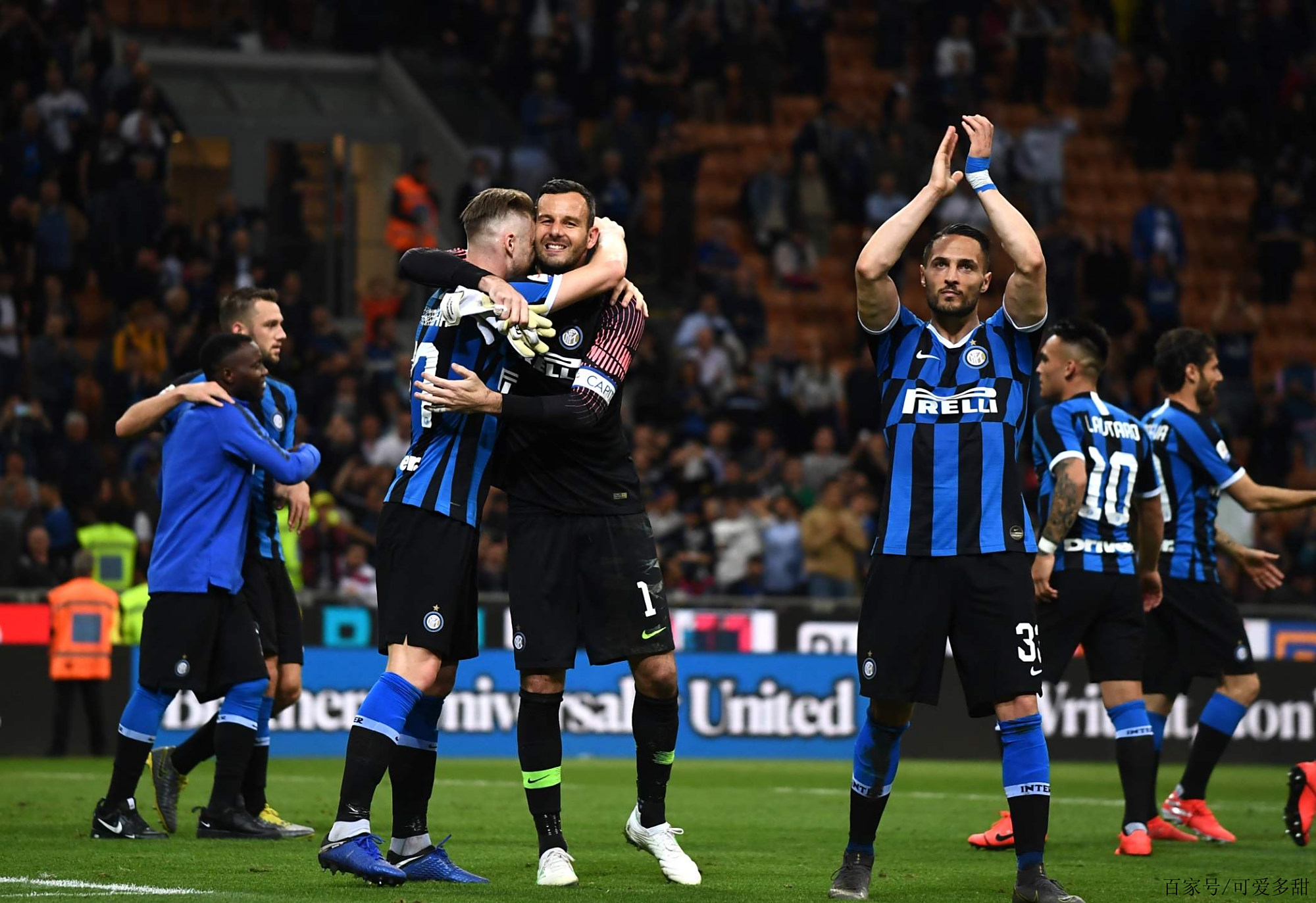 2025中足联颁奖会：成都蓉城刘殿座获中超最佳门将（2025中足联年度颁奖：成都蓉城门将刘殿座当选中超最佳门将）