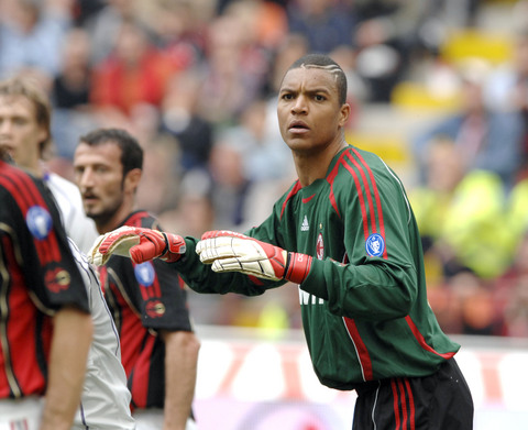 德比战投掷物品，西足协处罚塞维利亚部分看台关闭3场+罚款