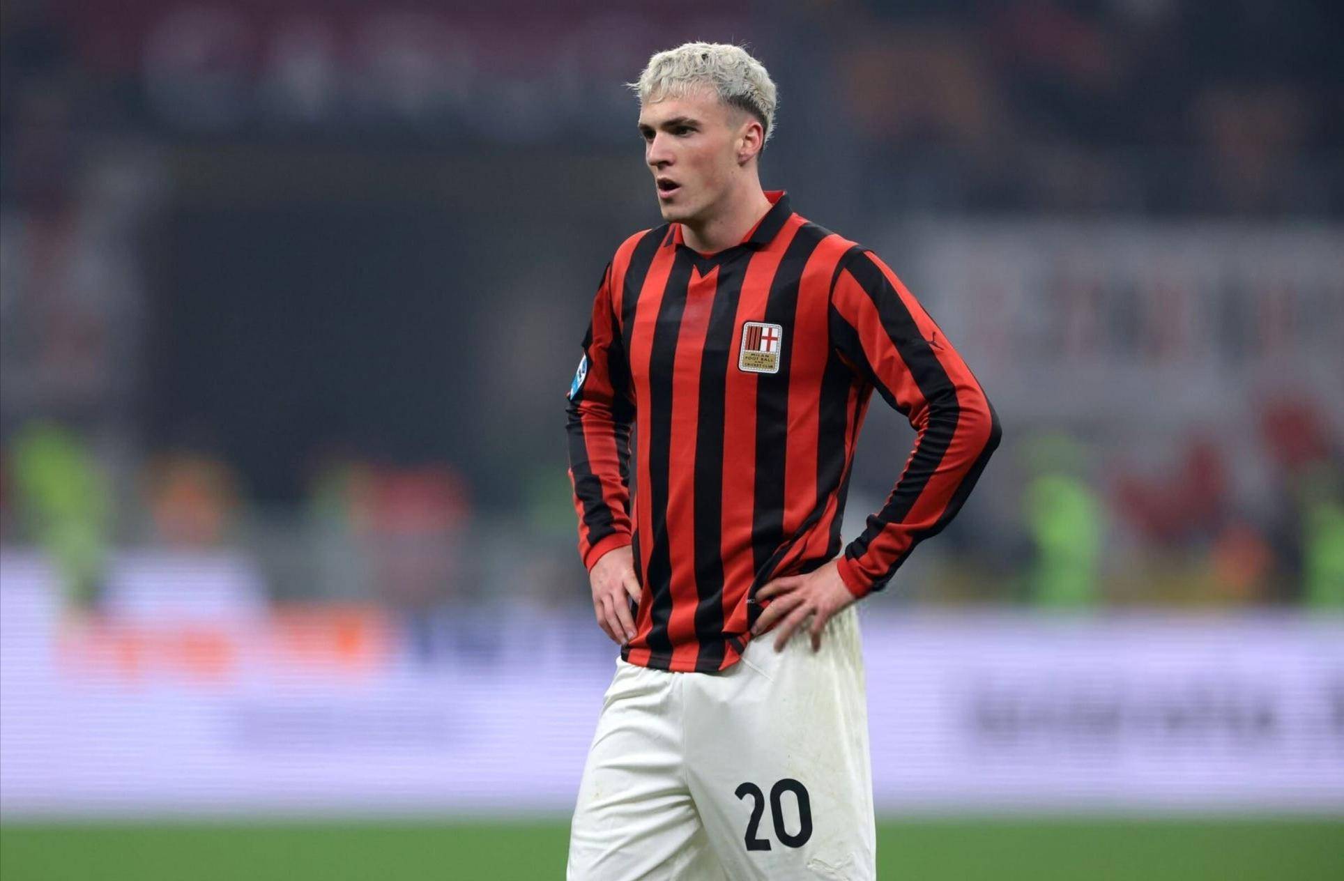 戈麦斯：儿子喜欢皮尔洛，我说光脚法好没用也要学习加图索