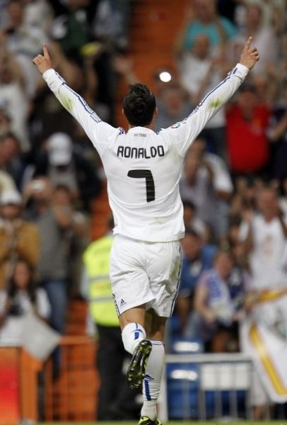 半场战报：沃尔夫斯堡2-0柏林联合，阿穆拉1射1传，维默尔破门