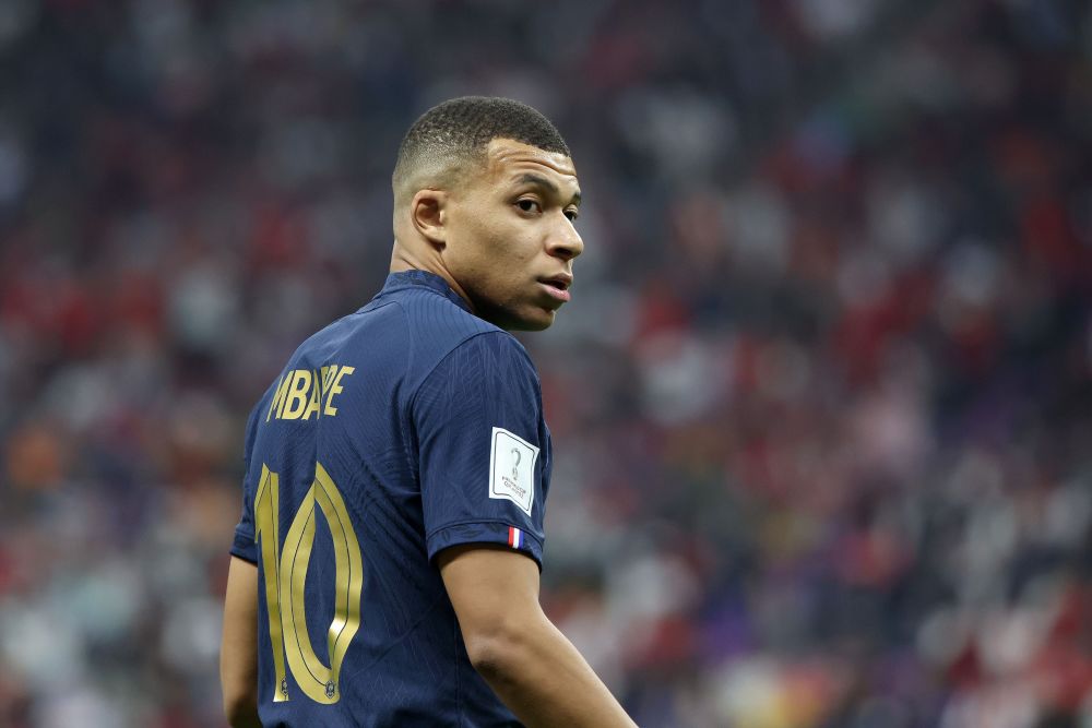 意媒：邓弗里斯的经纪人已换为巴拉特，为转会英超豪门做准备（意媒称邓弗里斯更换经纪人为巴拉特，疑为投奔英超豪门铺路）