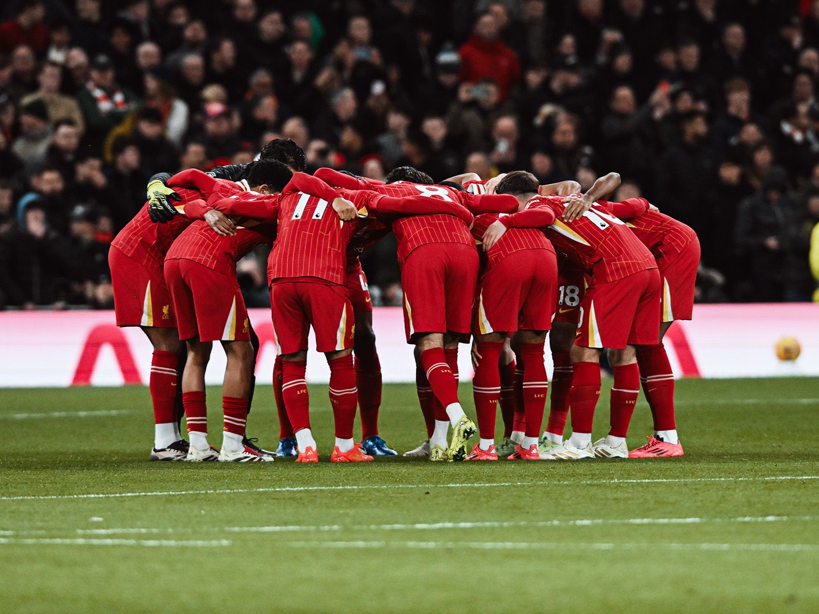 足球国足训练强度升级，体能教练参与指挥（国足训练强度加码，体能教练亲自指挥）