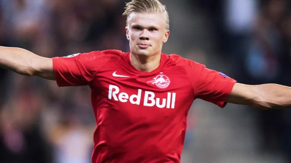 伊布社交媒体秀冠军数量 15个赛季拿13个联赛冠军（伊布社媒晒荣誉：15季斩获13座联赛桂冠）